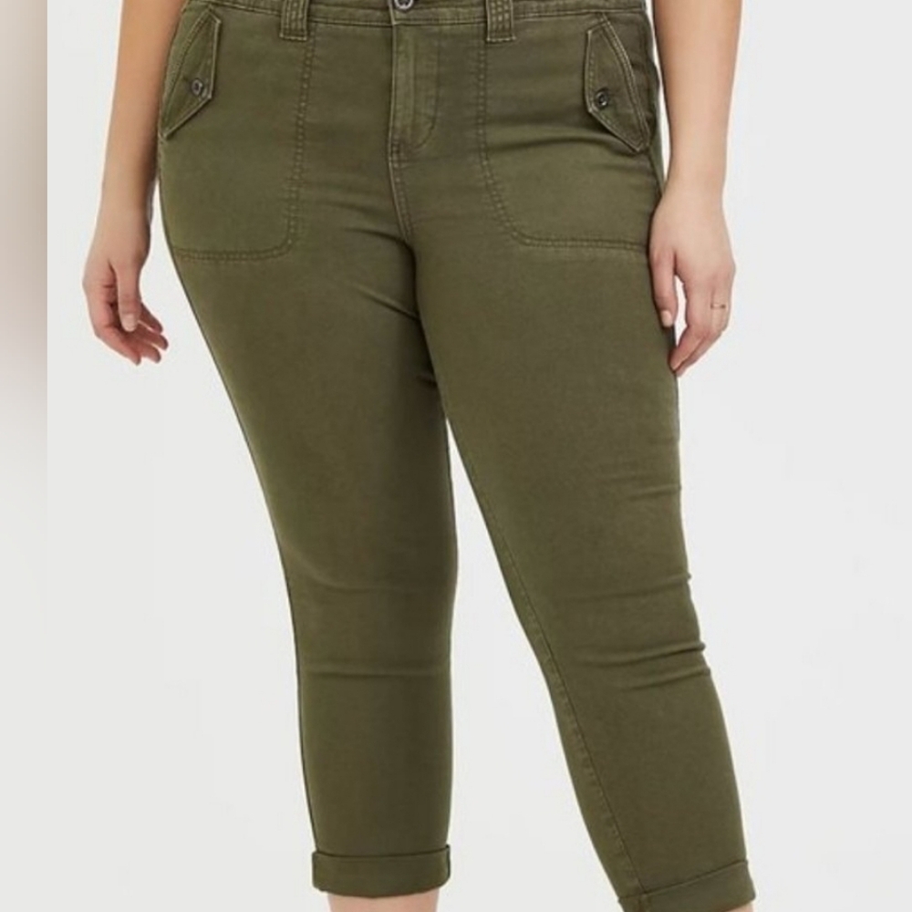 Torrid Military Crop Pants in Olive SZ 18 NWT